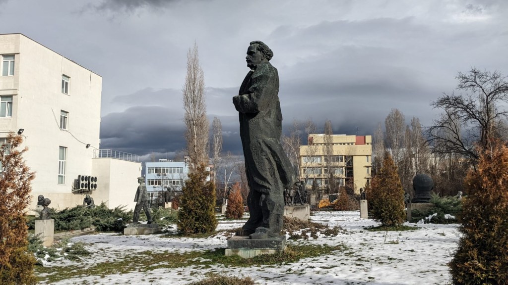 🗽 The Socialist Art Museum – Lenin to Love Brutalist Sculptures